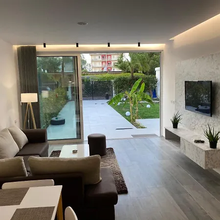 White 1 - Luxury * Velipojë