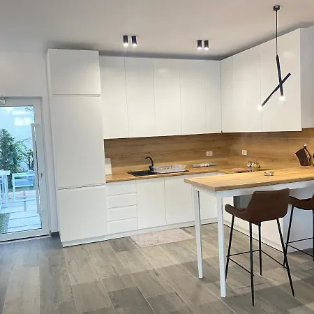 White 1 - Luxury Velipojë