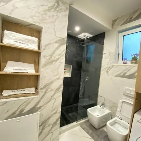 White 1 - Luxury * Velipojë