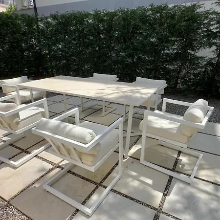 White 1 - Luxury Velipojë