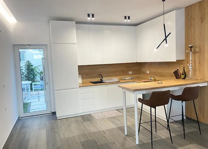White 1 - Luxury Velipojë